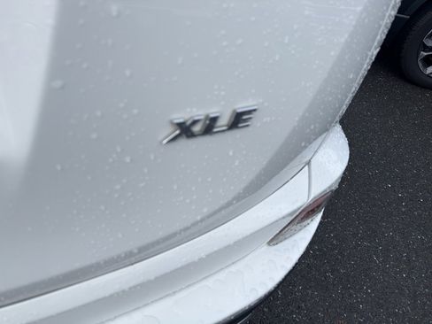 Used 2018 Toyota RAV4 XLE w/ Plus Extra Value Package image 9