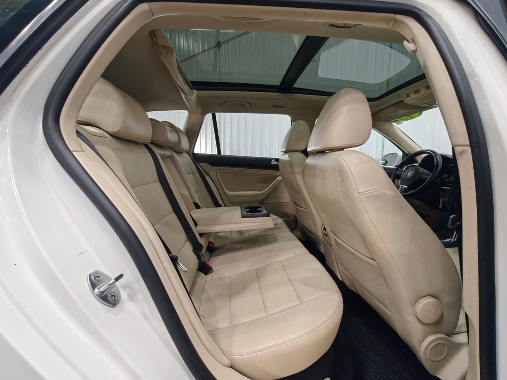 Used 2013 Volkswagen Jetta TDI FWD image 22