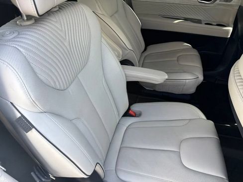 Used 2025 Hyundai Palisade Calligraphy FWD image 23