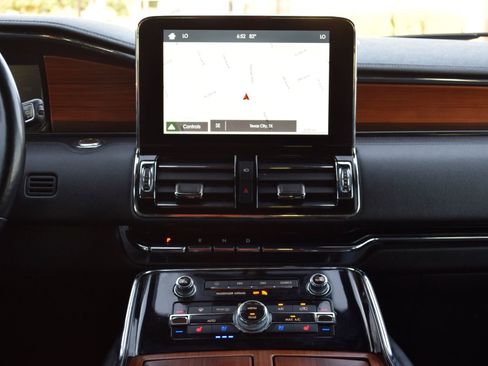 Used 2019 Lincoln Navigator L Reserve AWD/4WD image 11