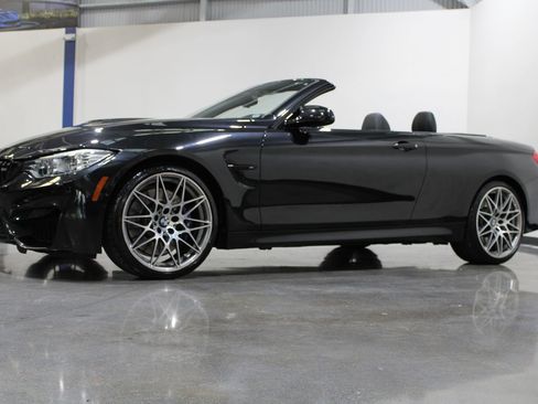 Used 2017 BMW M4 Convertible image 9