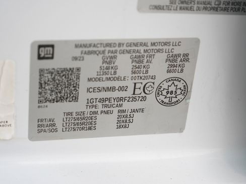 Used 2024 GMC Sierra 2500 AT4 w/ AT4 Preferred Package AWD/4WD image 28