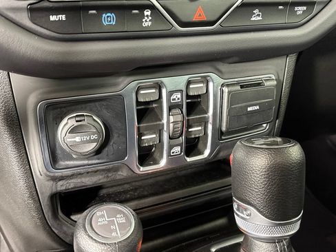 Certified 2025 Jeep Wrangler Unlimited Sahara AWD/4WD image 21