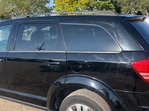 Used 2018 Dodge Journey SE image 12