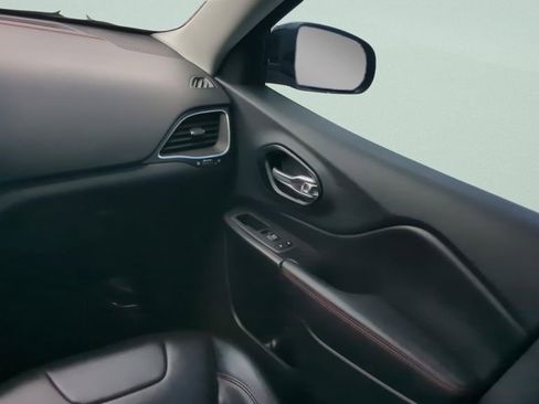 Used 2022 Jeep Cherokee Trailhawk w/ Technology Group B image 13