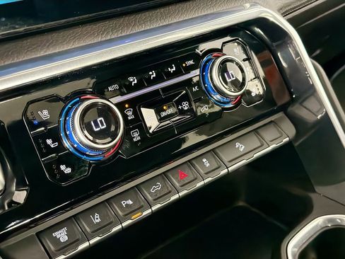 Used 2025 GMC Sierra 2500 Denali image 16