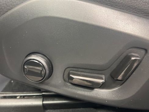 Used 2023 Volvo XC60 B5 Plus image 21