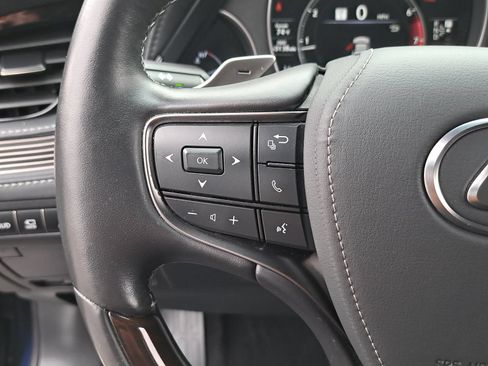 Used 2022 Lexus LS 500 w/ Interior Upgrade Package RWD image 18