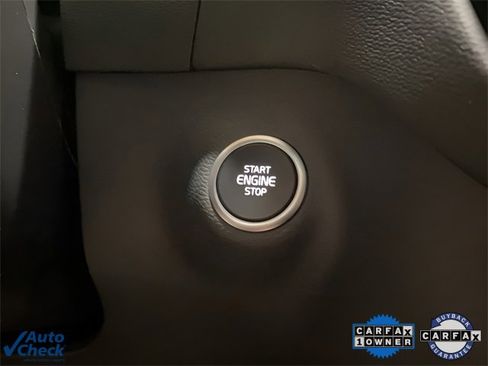 Used 2025 Volvo XC40 B5 Core image 32