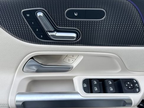 Used 2023 Mercedes-Benz EQB 250+ w/ Exclusive Package image 18