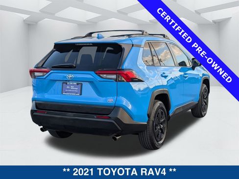 Used 2021 Toyota RAV4 LE image 4
