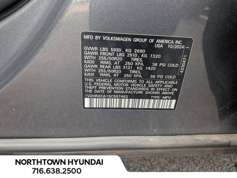 Used 2025 Volkswagen Atlas SE image 37