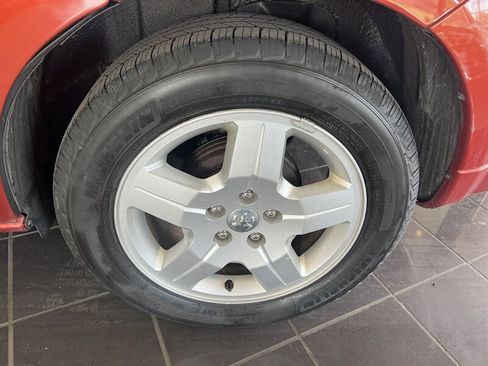 Used 2009 Dodge Caliber SXT image 27