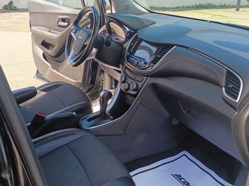 Used 2019 Chevrolet Trax LT w/ Redline Edition AWD/4WD image 11