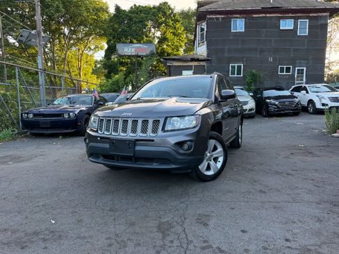 Used 2016 Jeep Compass Latitude FWD image 5