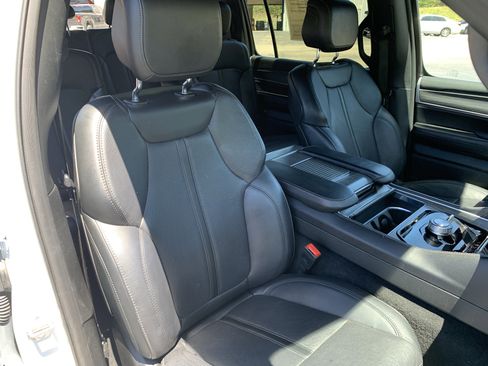Used 2024 Jeep Wagoneer Series II AWD/4WD image 49