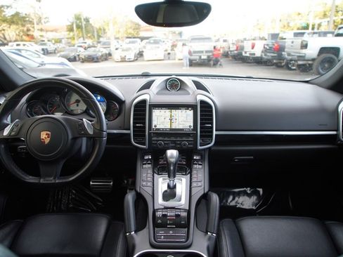 Used 2014 Porsche Cayenne S image 5