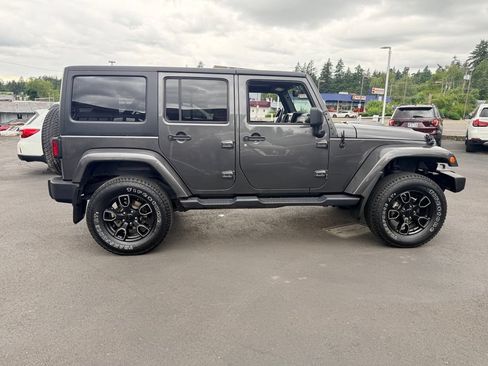 Used 2018 Jeep Wrangler Unlimited Sahara w/ Max Tow Package AWD/4WD image 6