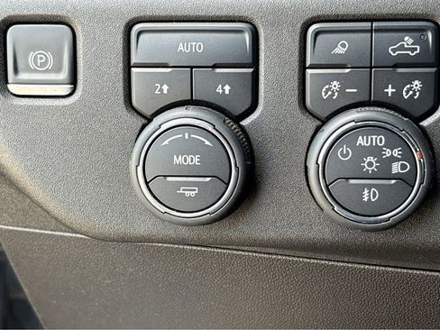 Used 2023 Chevrolet Silverado 1500 LTZ w/ LTZ Premium Package AWD/4WD image 10