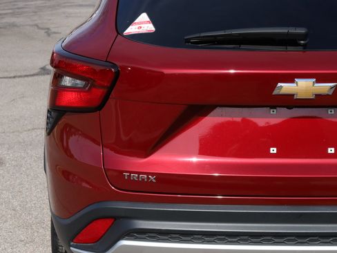 Used 2025 Chevrolet Trax LT w/ LT Convenience Package image 20