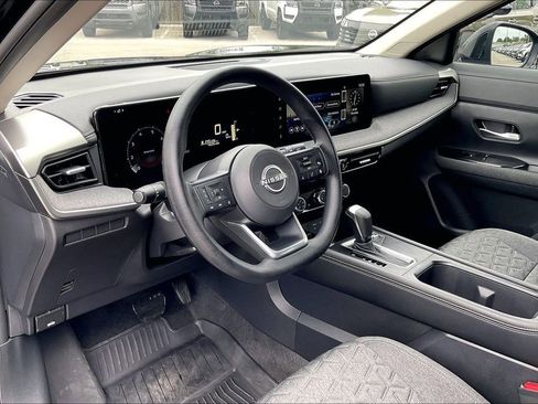 Used 2025 Nissan Kicks SV AWD/4WD image 18