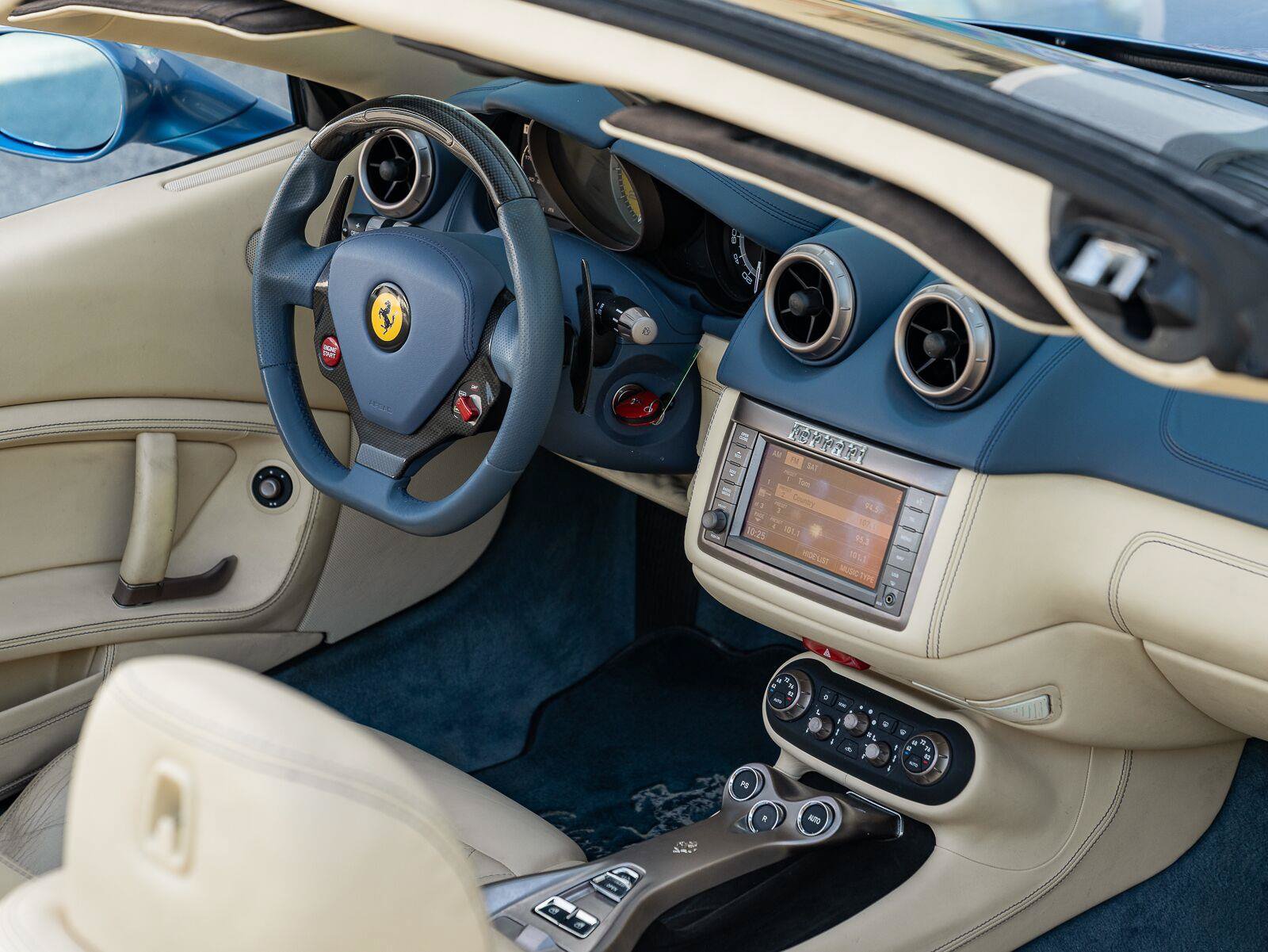 Used 2010 Ferrari California RWD image 24
