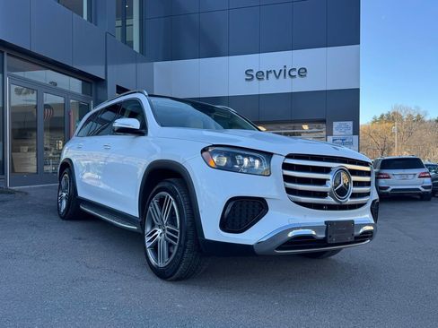 Used 2024 Mercedes-Benz GLS 450 4MATIC image 8