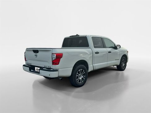 Used 2023 Nissan Titan SV image 4