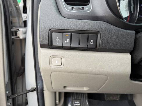 Used 2019 Kia Sedona EX image 13