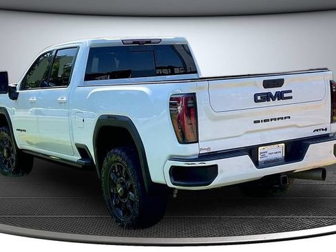 Used 2024 GMC Sierra 2500 AT4 w/ AT4 Premium Plus Package AWD/4WD image 6