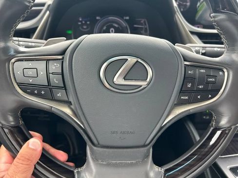 Used 2019 Lexus ES 300h Ultra Luxury w/ Accessory Package 2 FWD image 17