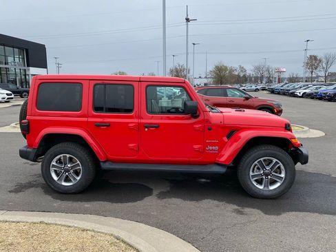 Used 2021 Jeep Wrangler Unlimited Sahara w/ Cold Weather Group AWD/4WD image 8