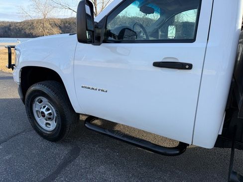 Used 2011 GMC Sierra 2500 W/T image 12