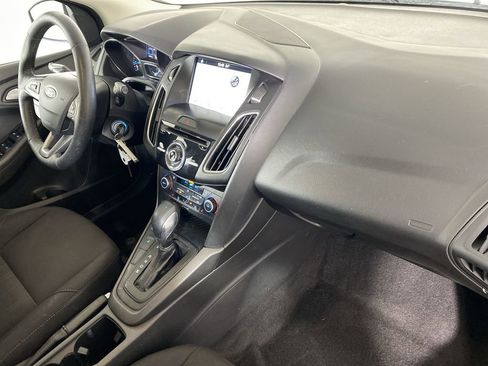 Used 2017 Ford Focus SEL w/ Cold Weather Package image 28