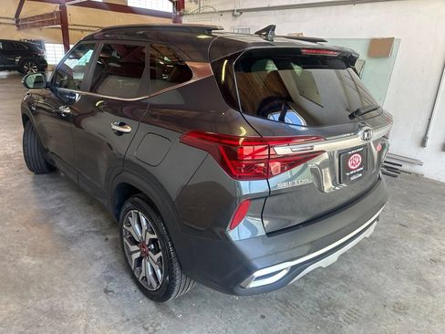 Used 2021 Kia Seltos SX w/ SX Sunroof Package AWD/4WD image 3