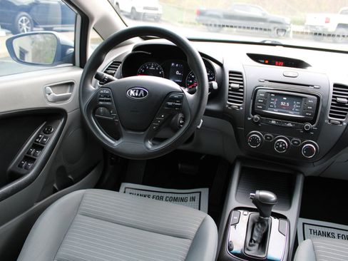 Used 2017 Kia Forte LX w/ LX Popular Package image 11