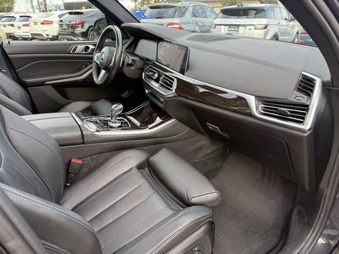 Used 2019 BMW X5 xDrive40i w/ M Sport Package image 12
