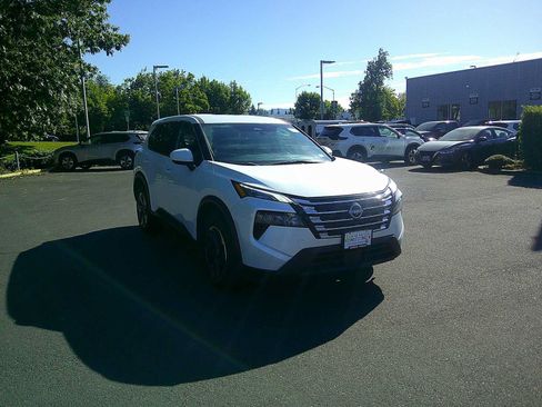 Used 2024 Nissan Rogue SV AWD/4WD image 7
