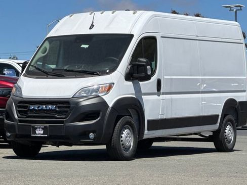 New 2024 RAM ProMaster 2500 w/ Convenience Group image 8