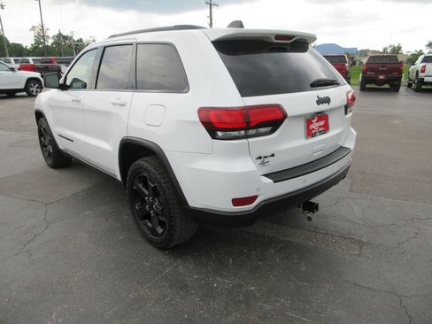 Used 2019 Jeep Grand Cherokee Laredo AWD/4WD image 8
