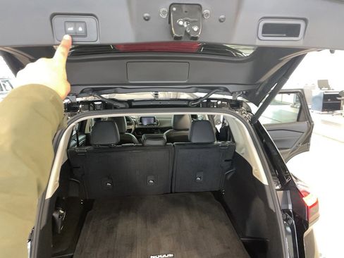 Used 2024 Nissan Rogue SV w/ SV Premium Package image 24