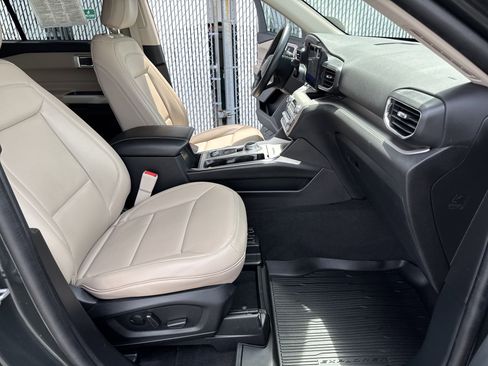 Used 2022 Ford Explorer XLT w/ Equipment Group 202A image 26