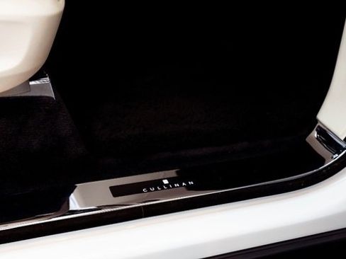 Used 2019 Rolls-Royce Cullinan image 38