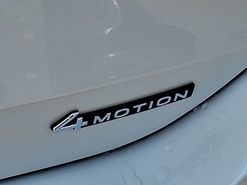 Certified 2025 Volkswagen Tiguan SEL R-Line AWD/4WD image 31
