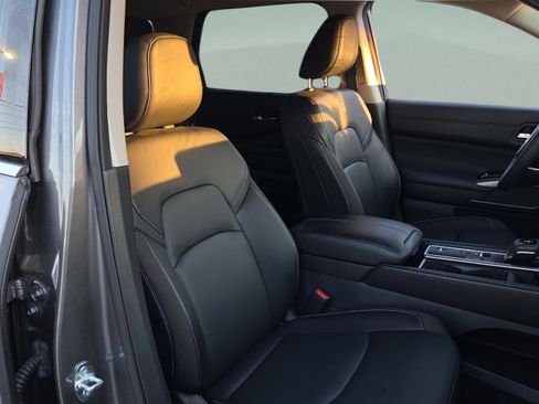 Certified 2024 Nissan Pathfinder SL w/ Cargo Package image 19