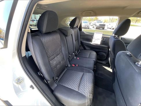 Used 2019 Nissan Rogue SV AWD/4WD image 16