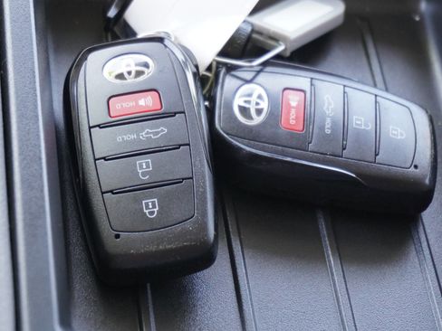 Used 2024 Toyota Tundra Limited AWD/4WD image 20