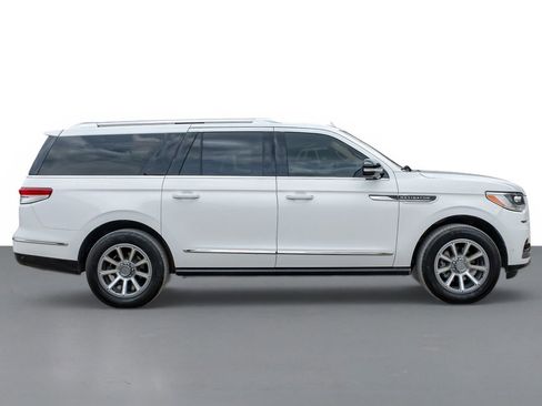 Used 2022 Lincoln Navigator L Reserve AWD/4WD image 5