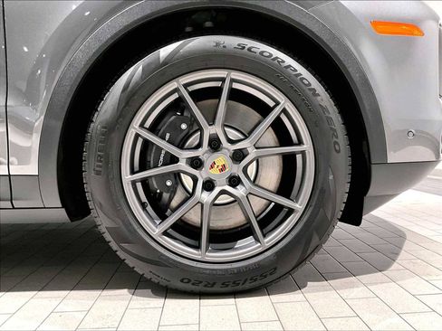 Used 2025 Porsche Cayenne E-Hybrid image 14