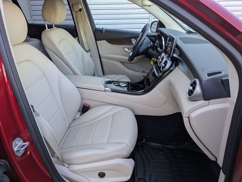 Used 2018 Mercedes-Benz GLC 300 4MATIC image 27